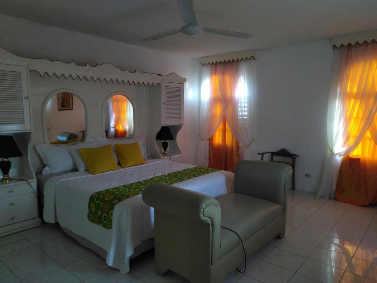 Diamond Villa Guest House Бухта Монтего Экстерьер фото