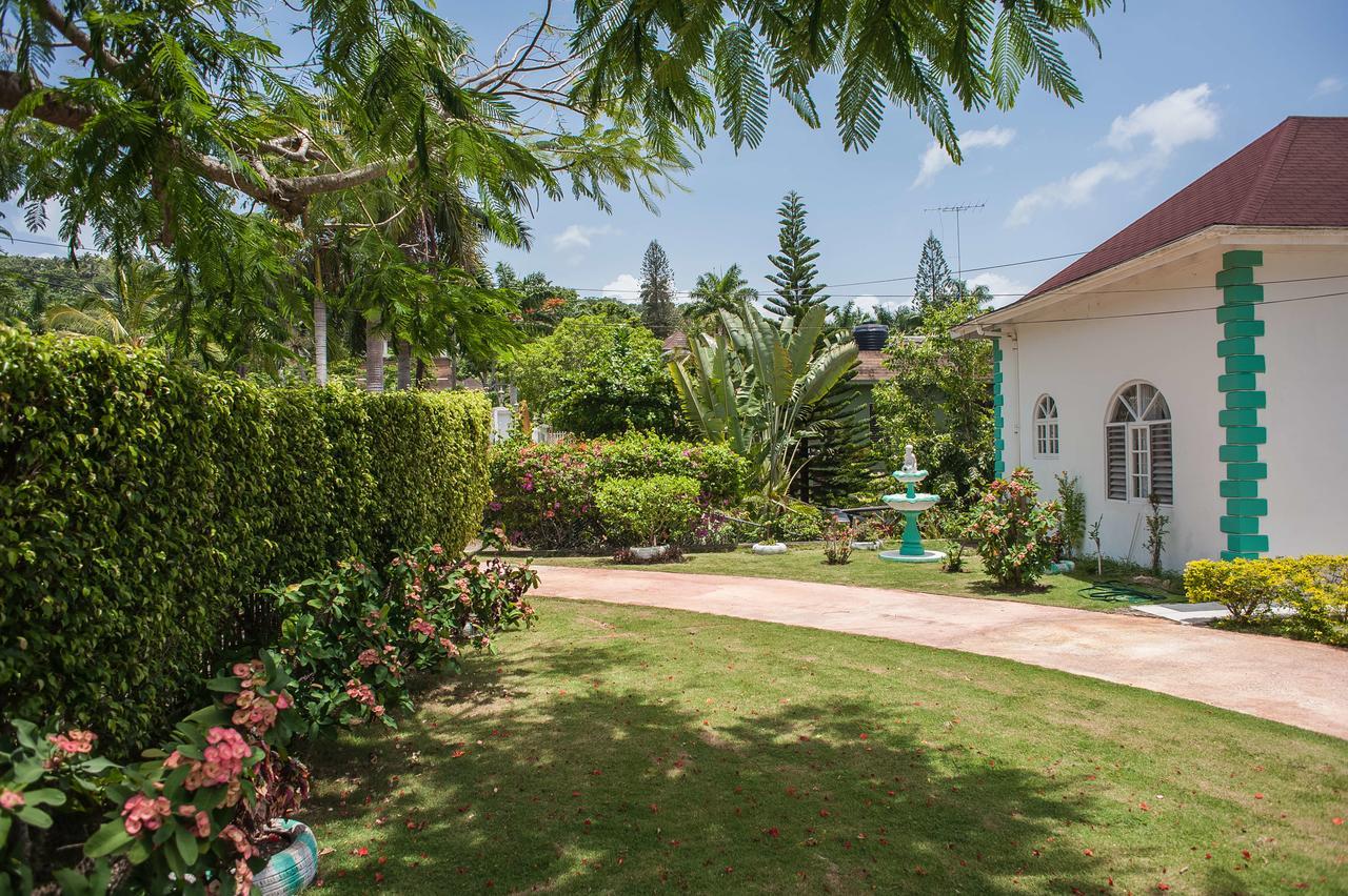 Diamond Villa Guest House Бухта Монтего Экстерьер фото